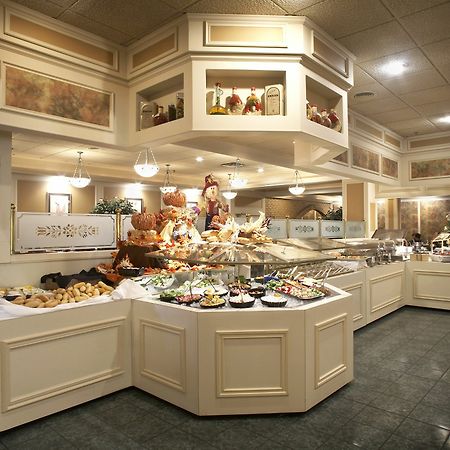 Black Knight Inn Red Deer Restaurant photo